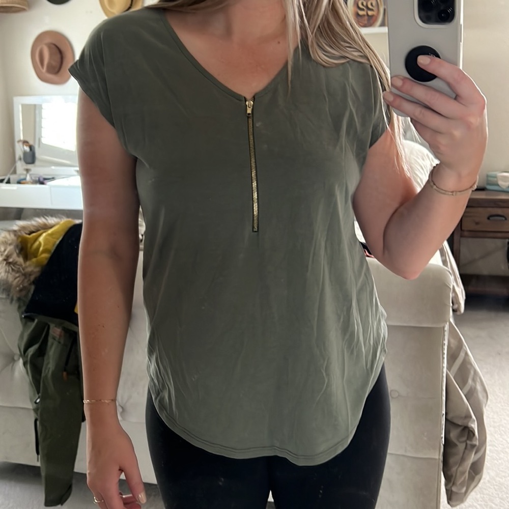 Green Envelope v-neck top S - Picture 4 of 4